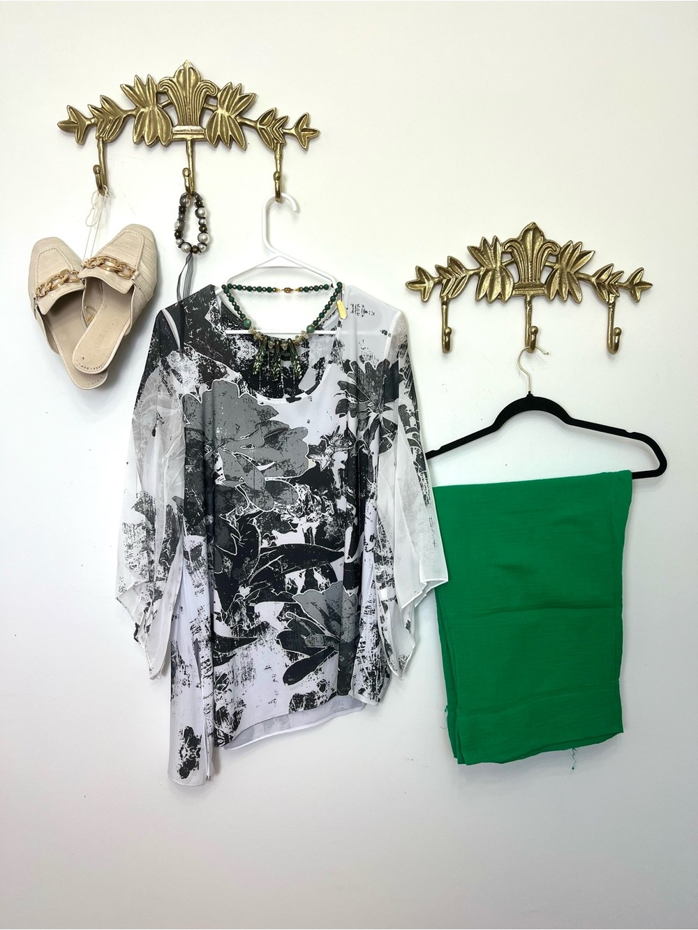 Black & White Floral Sheer Top with Belle sleeves L ptp 22” l 33” longest part